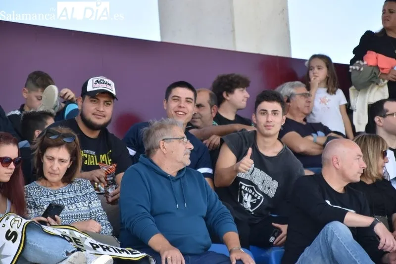 Foto 18 - La afici&oacute;n de Unionistas palia la falta de bares con los goles de su equipo