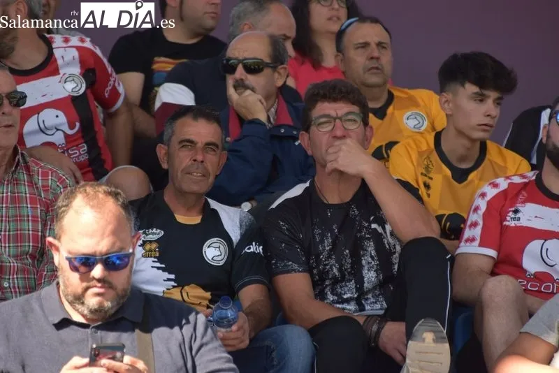 Foto 16 - La afici&oacute;n de Unionistas palia la falta de bares con los goles de su equipo