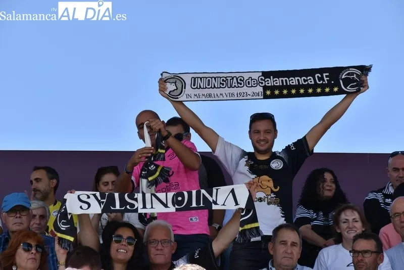 Foto 15 - La afici&oacute;n de Unionistas palia la falta de bares con los goles de su equipo
