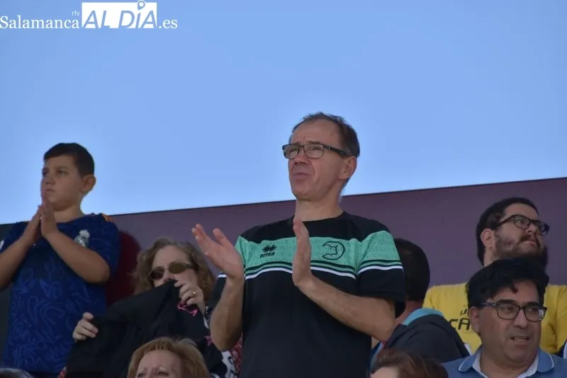 Foto 13 - La afici&oacute;n de Unionistas palia la falta de bares con los goles de su equipo