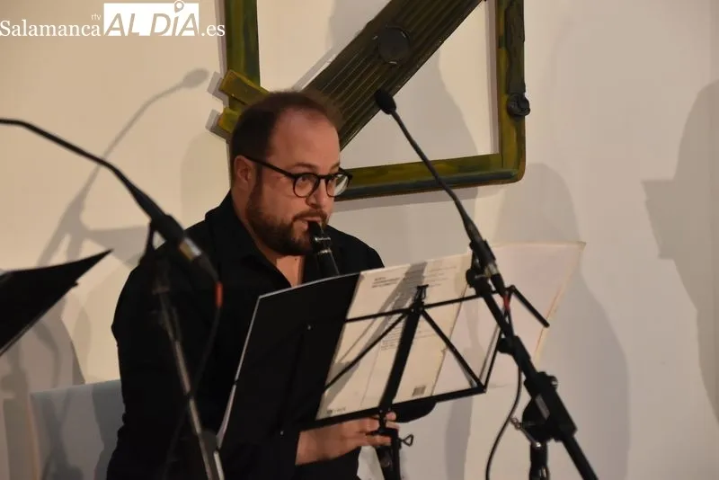 Inauguración de la exposición 'El poeta era él. Lienzos de Almudena Timón sobre poemas de Aníbal Núñez'. 