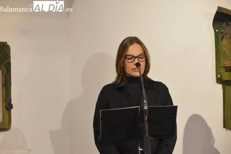 Inauguración de la exposición 'El poeta era él. Lienzos de Almudena Timón sobre poemas de Aníbal Núñez'. 