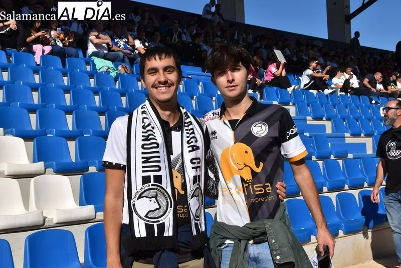 Foto 8 - La afici&oacute;n de Unionistas palia la falta de bares con los goles de su equipo