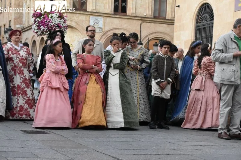 Desfile por la capital de la novena edición de las Vísperas Nupciales