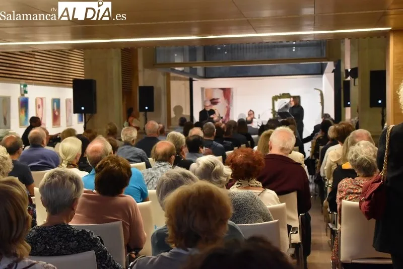 Inauguración de la exposición 'El poeta era él. Lienzos de Almudena Timón sobre poemas de Aníbal Núñez'. 