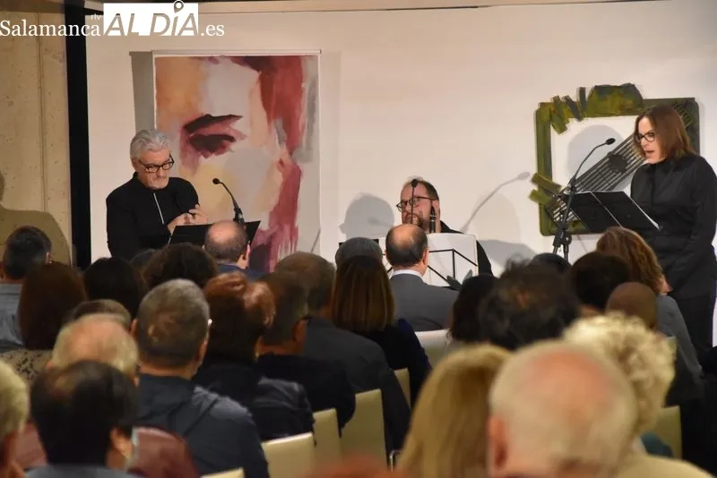 Inauguración de la exposición 'El poeta era él. Lienzos de Almudena Timón sobre poemas de Aníbal Núñez'. 