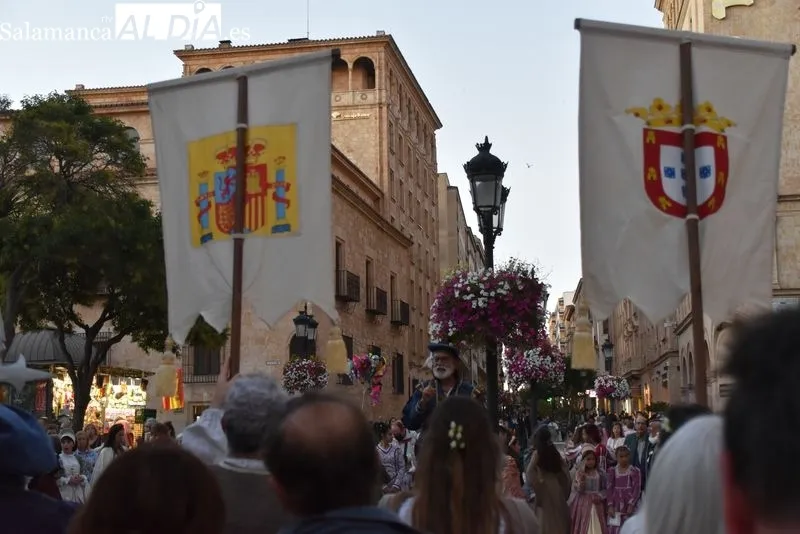 Desfile por la capital de la novena edición de las Vísperas Nupciales