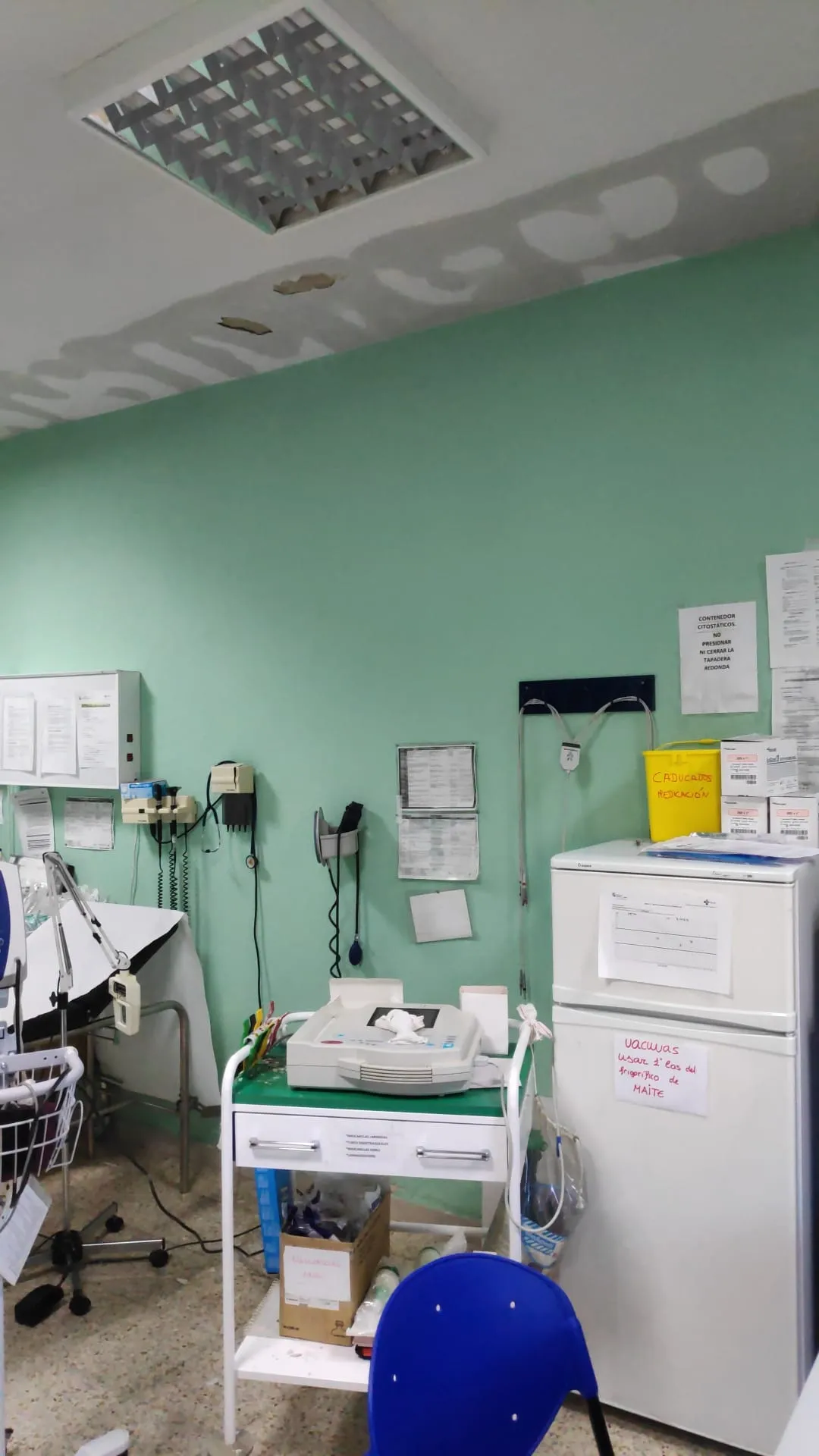 Fotografías de las goteras en el centro de salud. 