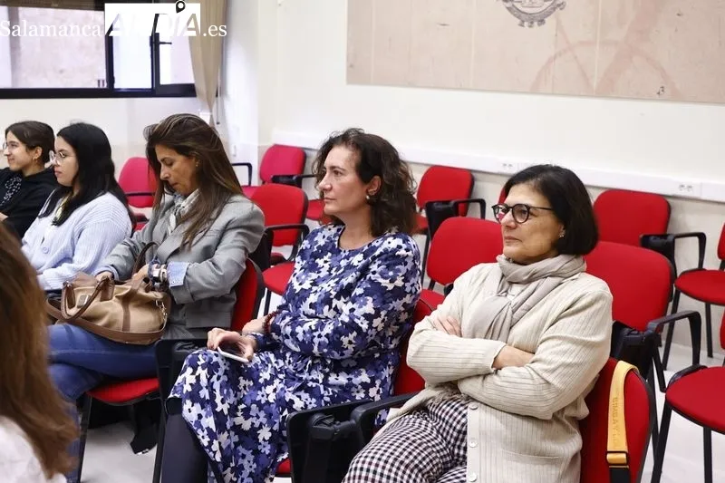 Presentación en la Facultad de Derecho del libro de 'El infierno penal de los homosexuales durante el franquismo: la colonia agrícola penitenciaria de Tefía'. Foto de David Sañudo