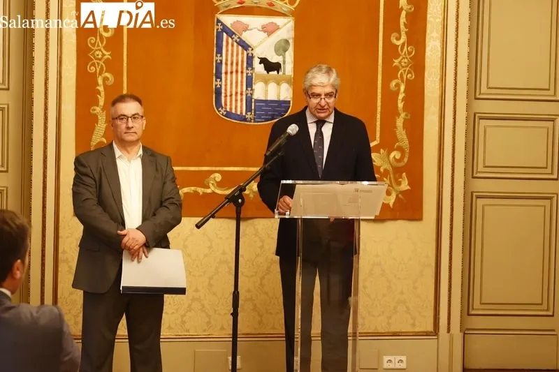 Presentación en el Ayuntamiento de la XIII Carrera de los Mil Pasos de AVIVA. Foto de David Sañudo