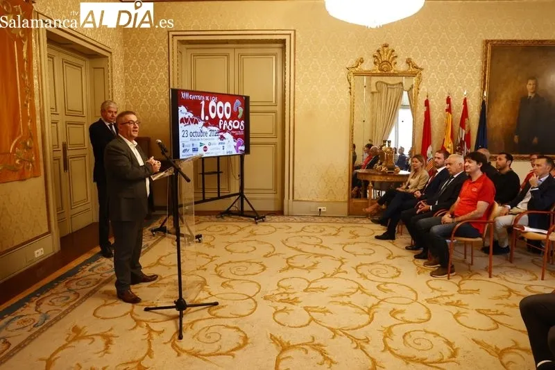 Presentación en el Ayuntamiento de la XIII Carrera de los Mil Pasos de AVIVA. Foto de David Sañudo