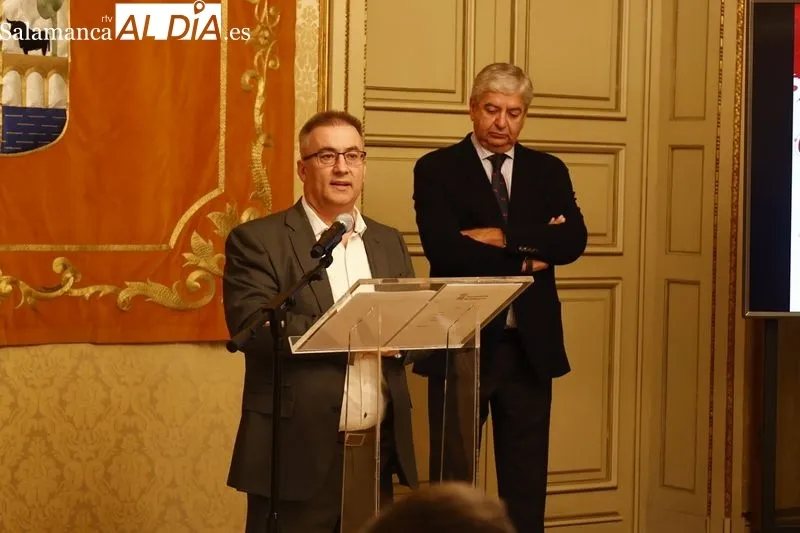 Presentación en el Ayuntamiento de la XIII Carrera de los Mil Pasos de AVIVA. Foto de David Sañudo