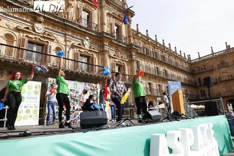 Celebración del Día Mundial de la Parálisis Cerebral en la Plaza Mayor de Salamanca. Foto de David Sañudo