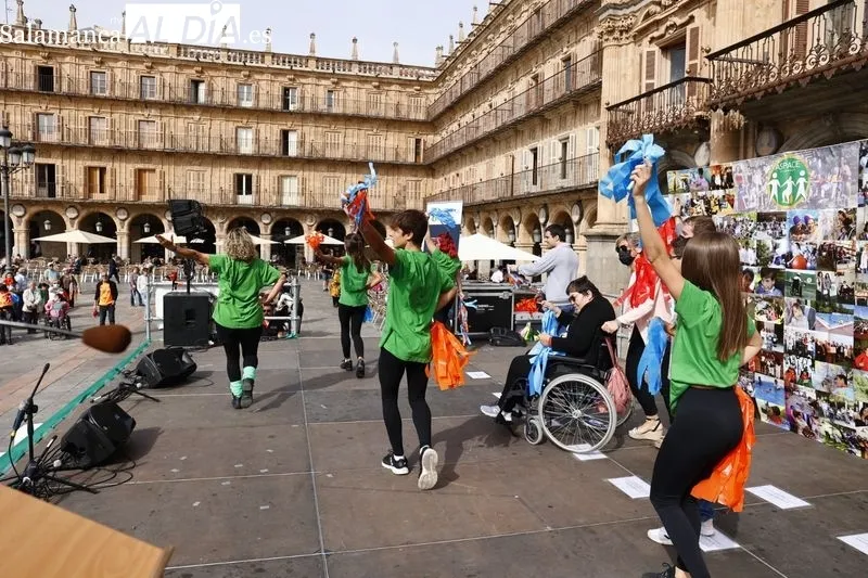 Celebración del Día Mundial de la Parálisis Cerebral en la Plaza Mayor de Salamanca. Foto de David Sañudo