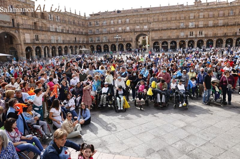 Celebración del Día Mundial de la Parálisis Cerebral en la Plaza Mayor de Salamanca. Foto de David Sañudo