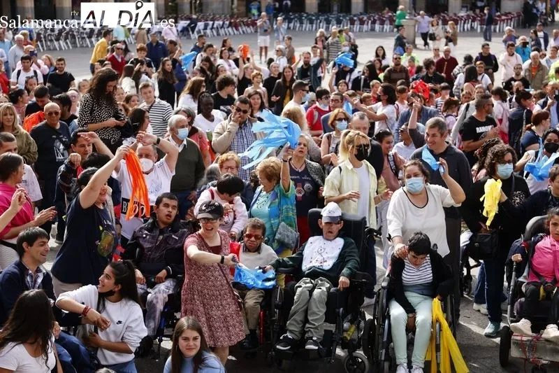 Celebración del Día Mundial de la Parálisis Cerebral en la Plaza Mayor de Salamanca. Foto de David Sañudo