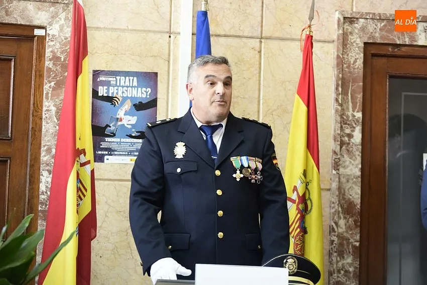 Foto 11 - La Polic&iacute;a Nacional de Fuentes de O&ntilde;oro vuelve a honrar tras la pandemia a sus patronos