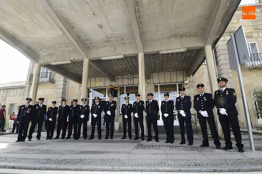 Foto 3 - La Polic&iacute;a Nacional de Fuentes de O&ntilde;oro vuelve a honrar tras la pandemia a sus patronos