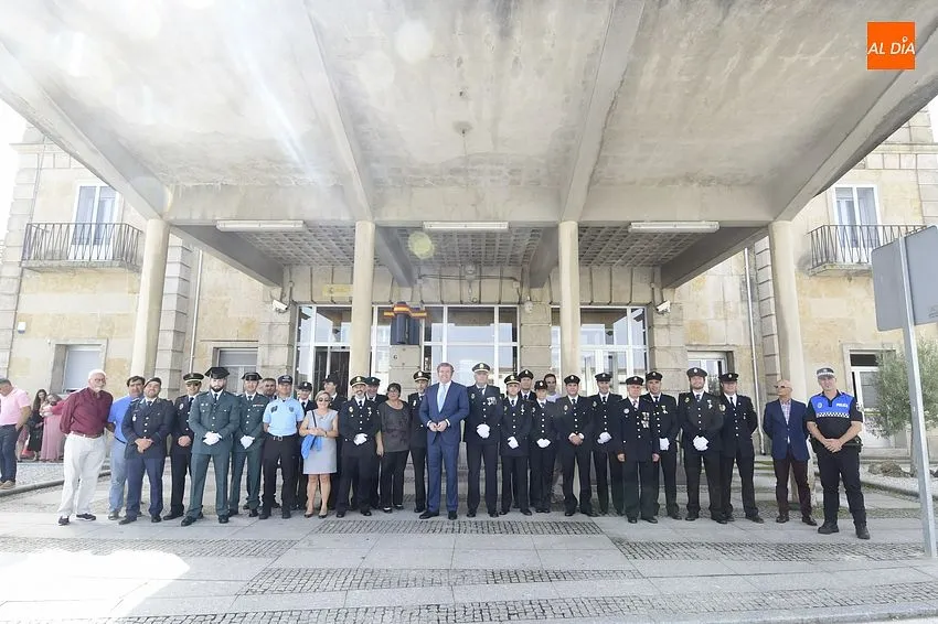 Foto 2 - La Polic&iacute;a Nacional de Fuentes de O&ntilde;oro vuelve a honrar tras la pandemia a sus patronos