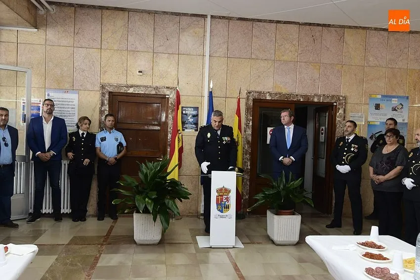 Foto 5 - La Polic&iacute;a Nacional de Fuentes de O&ntilde;oro vuelve a honrar tras la pandemia a sus patronos