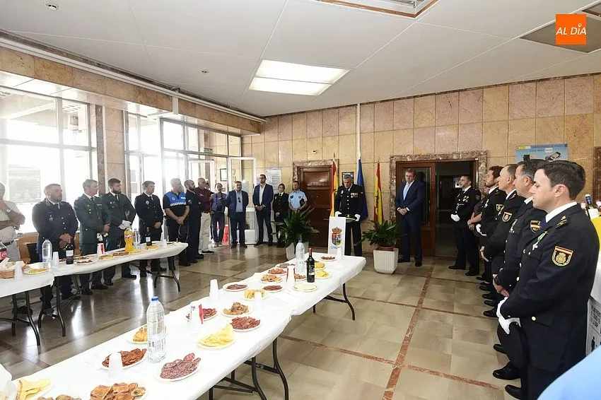 Foto 7 - La Polic&iacute;a Nacional de Fuentes de O&ntilde;oro vuelve a honrar tras la pandemia a sus patronos