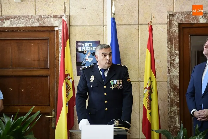 Foto 8 - La Polic&iacute;a Nacional de Fuentes de O&ntilde;oro vuelve a honrar tras la pandemia a sus patronos