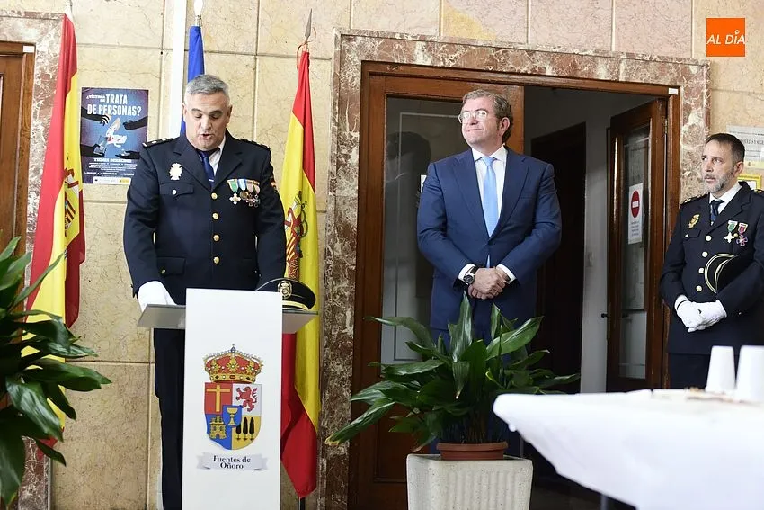 Foto 9 - La Polic&iacute;a Nacional de Fuentes de O&ntilde;oro vuelve a honrar tras la pandemia a sus patronos