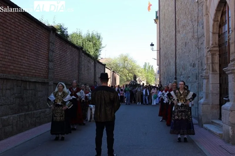 Foto 10 -  Misa, procesi&oacute;n y comida para finalizar las fiestas del barrio de San Miguel