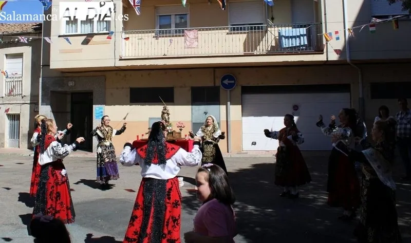 Foto 9 -  Misa, procesi&oacute;n y comida para finalizar las fiestas del barrio de San Miguel