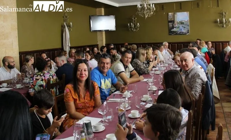 Foto 6 -  Misa, procesi&oacute;n y comida para finalizar las fiestas del barrio de San Miguel