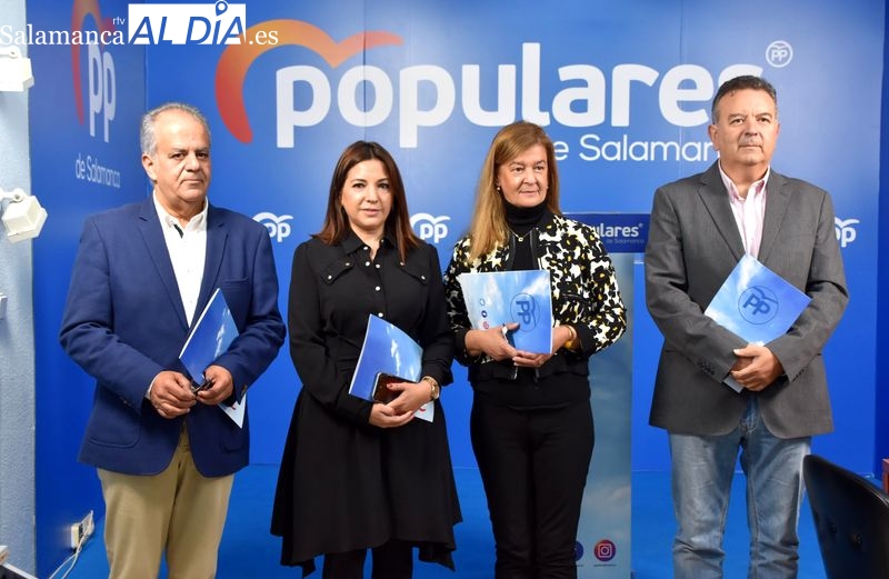José María Sánchez, Rosa María Esteban, Carmen Sánchez Bellota y Raúl Hernández, procuradores del PP por Salamanca. Foto de Vanesa Martins