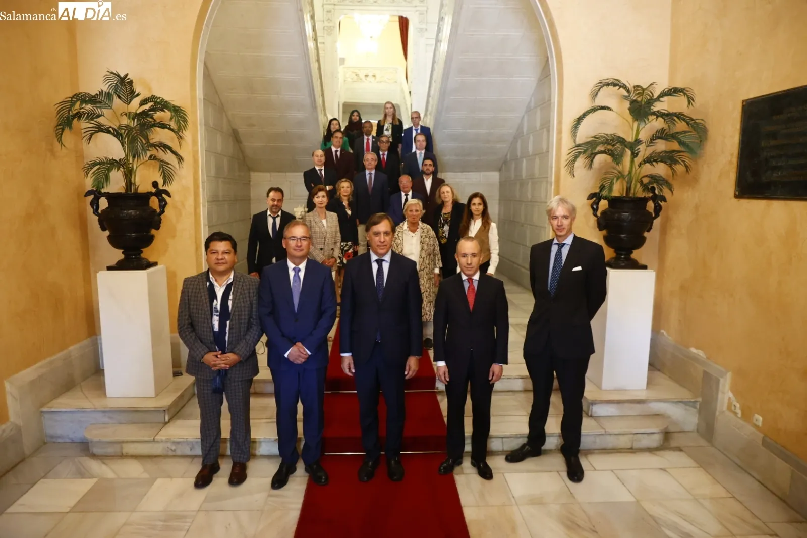 Recepción en el Ayuntamiento a los 22 embajadores que han visitado Salamanca para participar en un foro sobre Derechos Humanos. Fotos David Sañudo