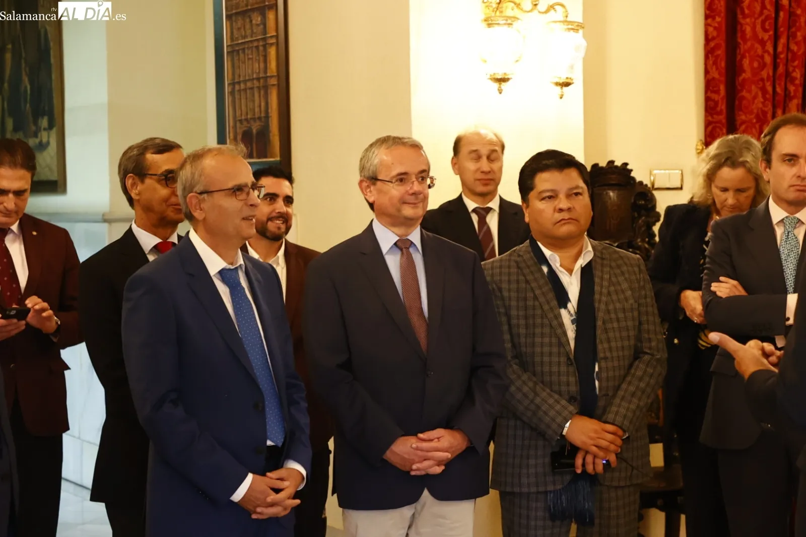 Recepción en el Ayuntamiento a los 22 embajadores que han visitado Salamanca para participar en un foro sobre Derechos Humanos. Fotos David Sañudo