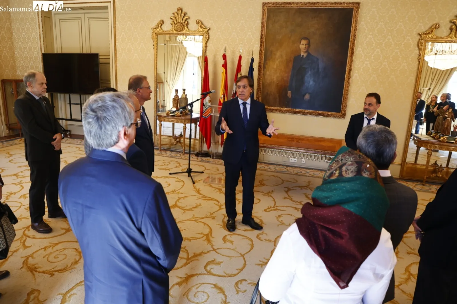 Recepción en el Ayuntamiento a los 22 embajadores que han visitado Salamanca para participar en un foro sobre Derechos Humanos. Fotos David Sañudo