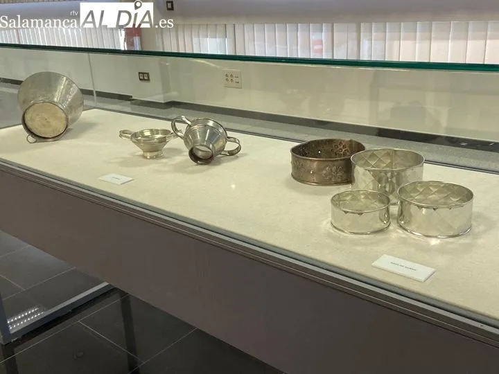 La exposición ‘La Hojalata en la vida cotidiana’ ya se puede visitar en Villares de la Reina
