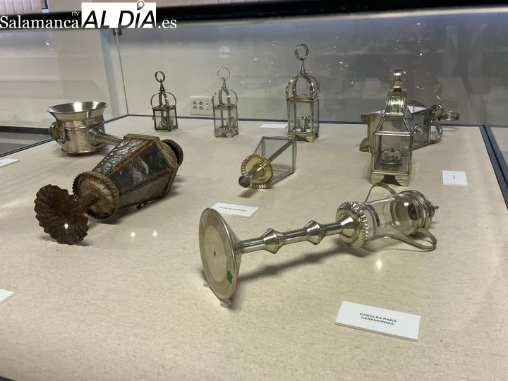 La exposición ‘La Hojalata en la vida cotidiana’ ya se puede visitar en Villares de la Reina