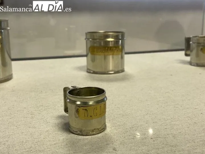 La exposición ‘La Hojalata en la vida cotidiana’ ya se puede visitar en Villares de la Reina