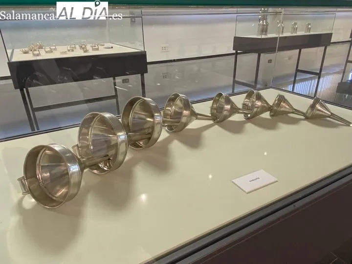 La exposición ‘La Hojalata en la vida cotidiana’ ya se puede visitar en Villares de la Reina