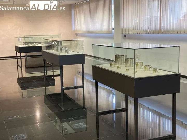 La exposición ‘La Hojalata en la vida cotidiana’ ya se puede visitar en Villares de la Reina