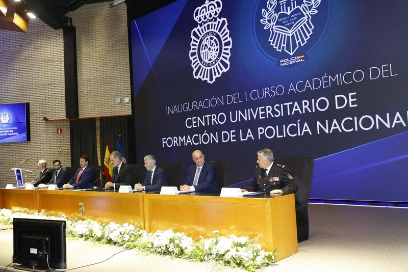 Inauguración en Ávila del Primer Curso del Centro Universitario de Formación de la Policía Nacional. Fotos JCYL y Casa Real