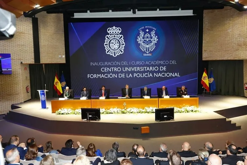 Inauguración en Ávila del Primer Curso del Centro Universitario de Formación de la Policía Nacional. Fotos JCYL y Casa Real