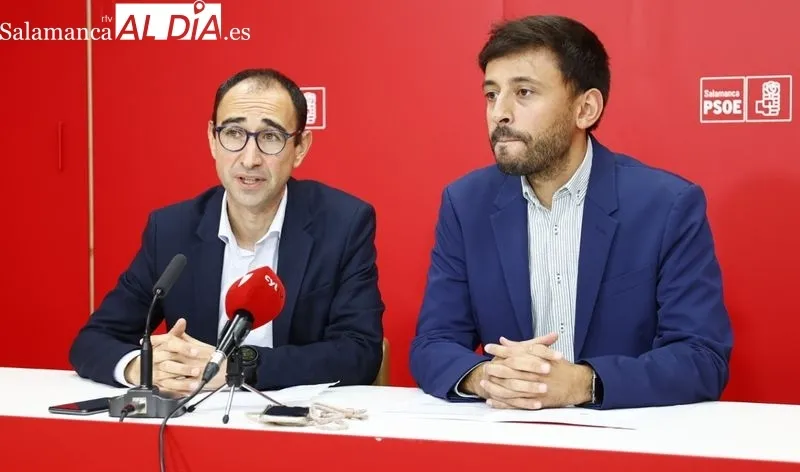 Rueda de prensa de los parlamentarios nacionales del PSOE por Salamanca, David Serrada y Fran Díaz. Foto de David Sañudo