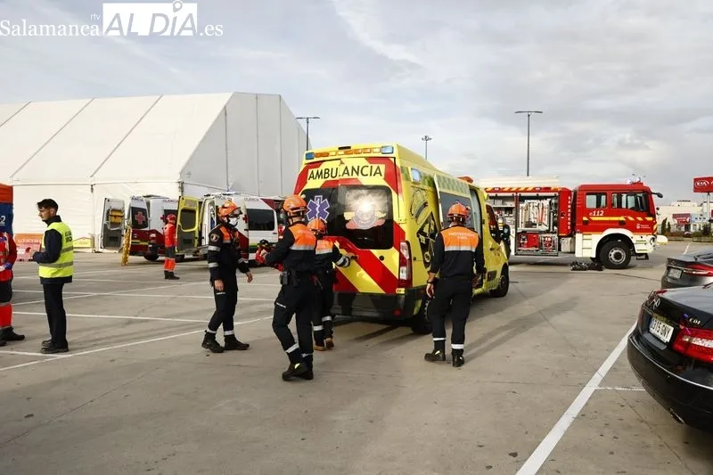 El Centro Comercial El Tormes ha realizado esta mañana un simulacro de evacuación del edificio con motivo de una supuesta situación de emergencia.