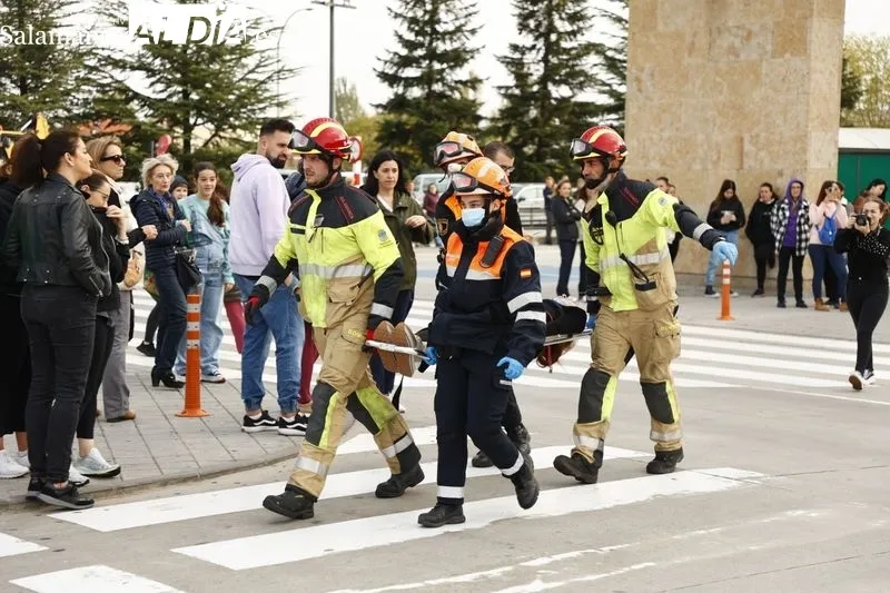 El Centro Comercial El Tormes ha realizado esta mañana un simulacro de evacuación del edificio con motivo de una supuesta situación de emergencia.