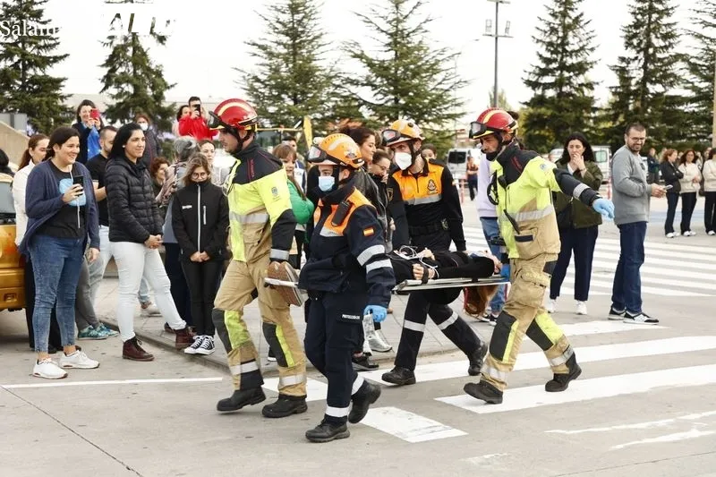 El Centro Comercial El Tormes ha realizado esta mañana un simulacro de evacuación del edificio con motivo de una supuesta situación de emergencia.