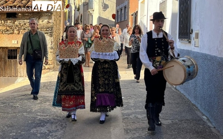 La fiesta de las Madrinas pone un excelente broche a la Feria de la Almendra en Saucelle