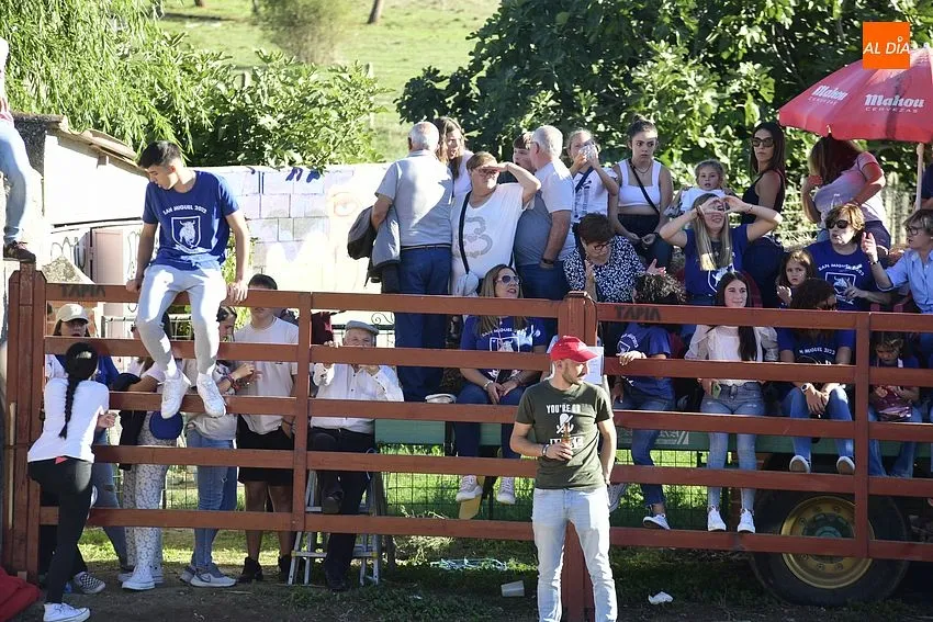 Foto 5 - Pedrotoro consolida en sus fiestas la cita taurina a tope de p&uacute;blico