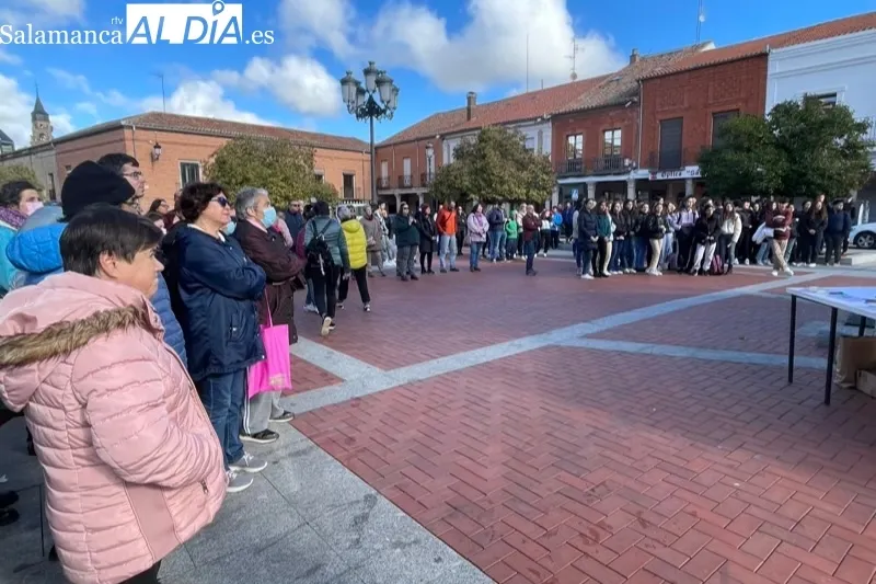 La Plaza de España acogía la lectura del manifiesto del 25N