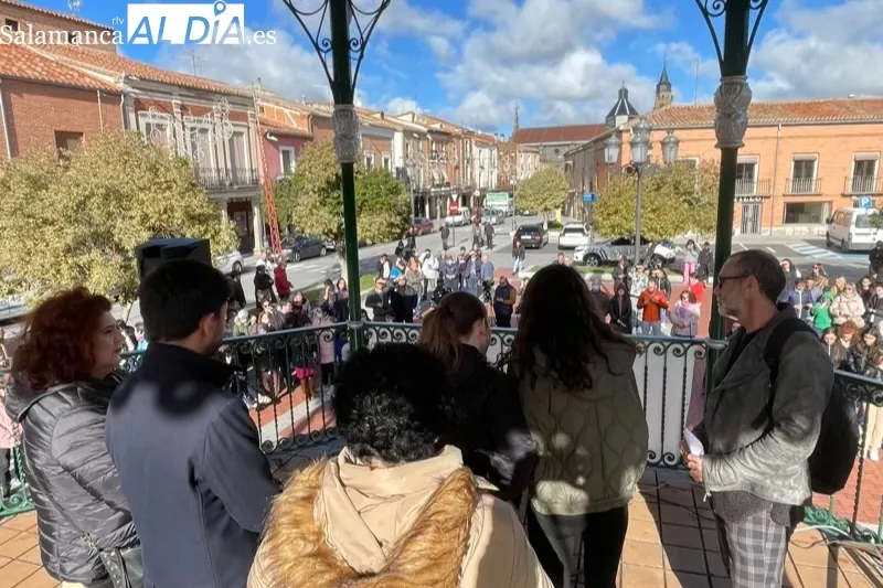 La Plaza de España acogía la lectura del manifiesto del 25N