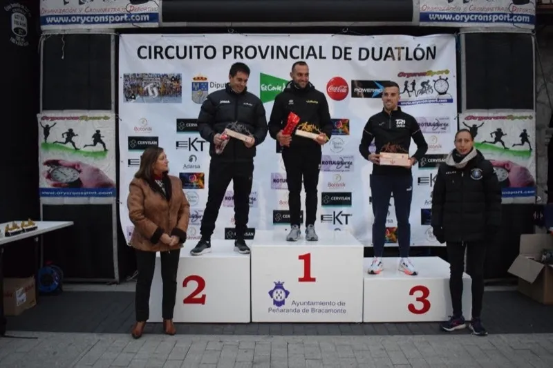 El VI Duatlòn Ciudad de Peñaranda se celebraba en la Plaza de la Constitución   
